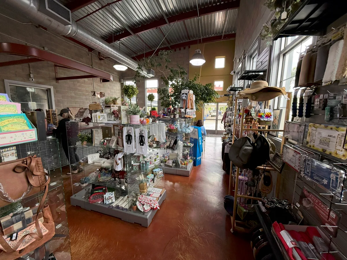Past and Presents (Quail Lakes) Gift Shop business photo